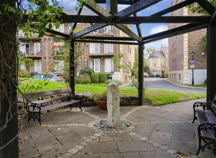 66 Radcliffe Hall, Saint John`s Road, Sandymount, Dublin, D04W2V4