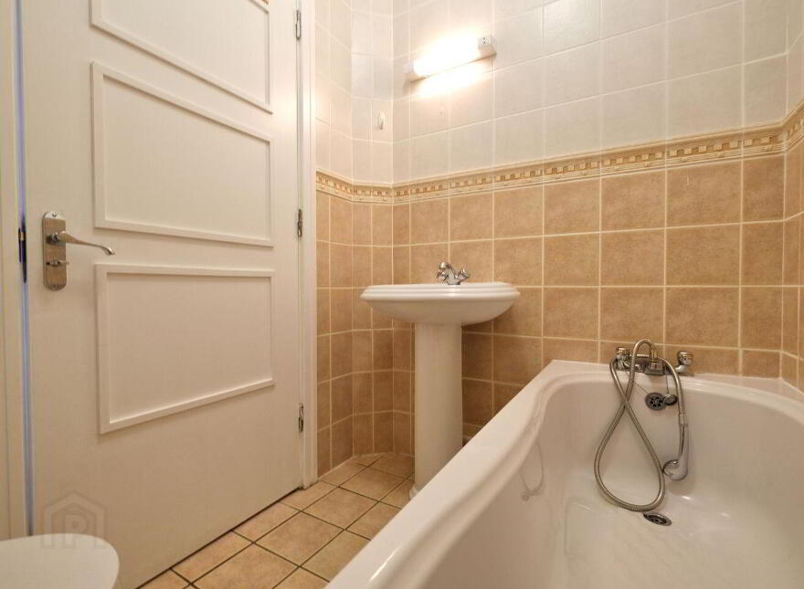 12 Saint Albans, Battery Road, N39E934