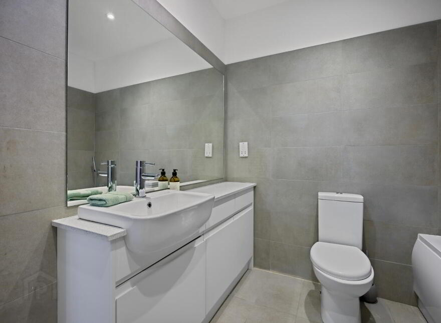 Apartment 1.1 Front 36 Shore Road, Belfast, Holywood, BT18 9GZ