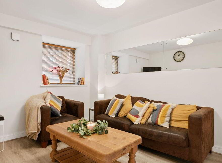 2 Hogan Square, Hogan Place, Dublin 2, D02EF95
