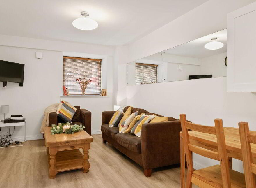 2 Hogan Square, Hogan Place, Dublin 2, D02EF95