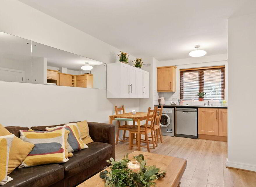 2 Hogan Square, Hogan Place, Dublin 2, D02EF95