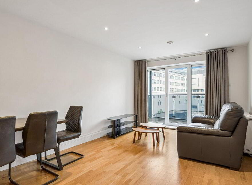 80 Adelaide Square, Whitefriar Street, Dublin 8, D08X317