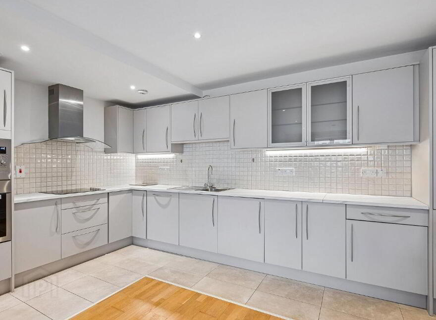 80 Adelaide Square, Whitefriar Street, Dublin 8, D08X317
