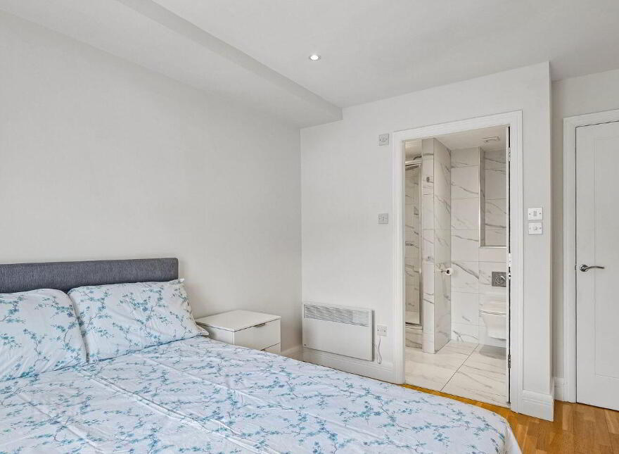 80 Adelaide Square, Whitefriar Street, Dublin 8, D08X317
