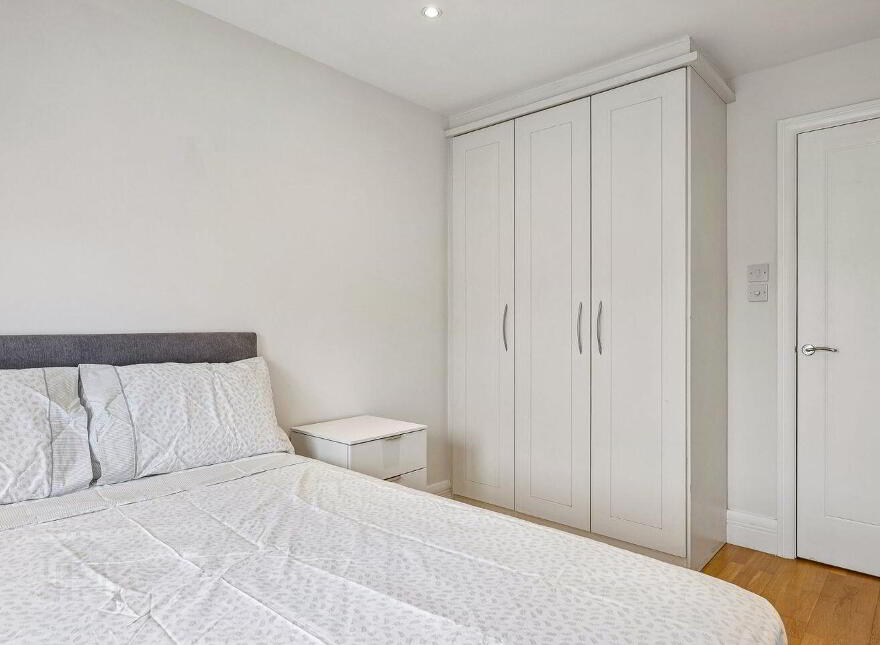 80 Adelaide Square, Whitefriar Street, Dublin 8, D08X317