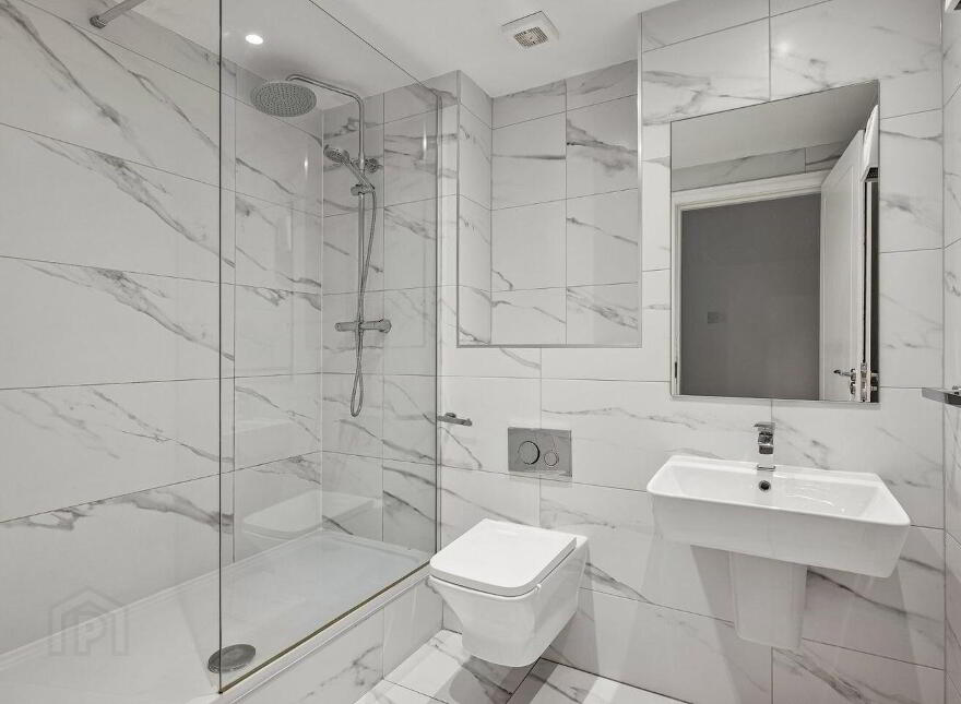 80 Adelaide Square, Whitefriar Street, Dublin 8, D08X317
