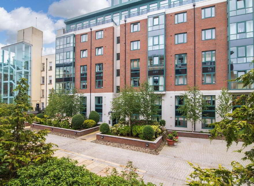 80 Adelaide Square, Whitefriar Street, Dublin 8, D08X317