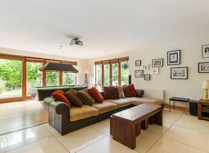 Holly Lodge, 1 Cenacle Grove, Killiney, A96RX93