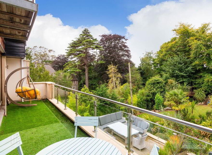 Holly Lodge, 1 Cenacle Grove, Killiney, A96RX93
