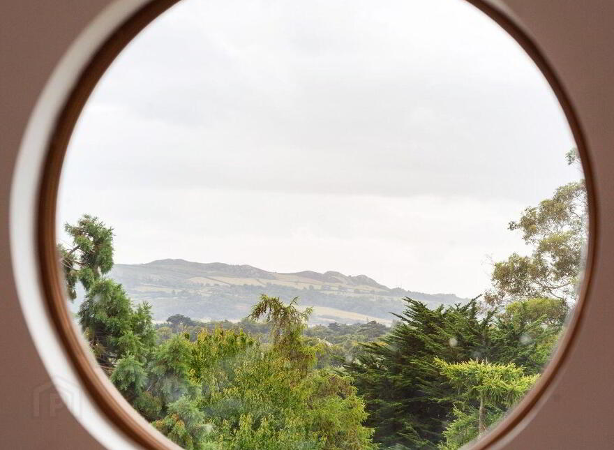 Holly Lodge, 1 Cenacle Grove, Killiney, A96RX93
