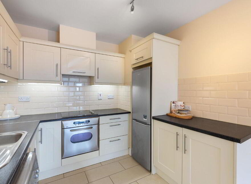 12 Saint Helen's Court, George's Street Lower, Dún Laoghaire, Dun Laoghaire, A96NH99