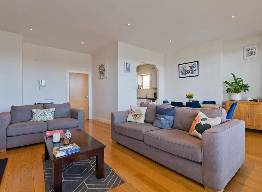 136 The Oval, Tullyvale, Cabinteely, Cabinteely, D18WT21