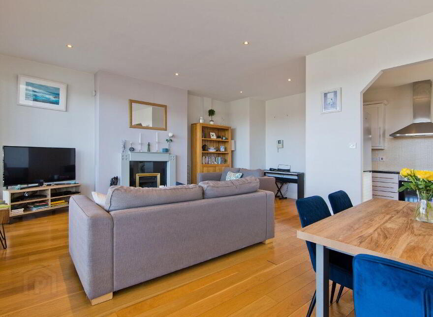 136 The Oval, Tullyvale, Cabinteely, Cabinteely, D18WT21