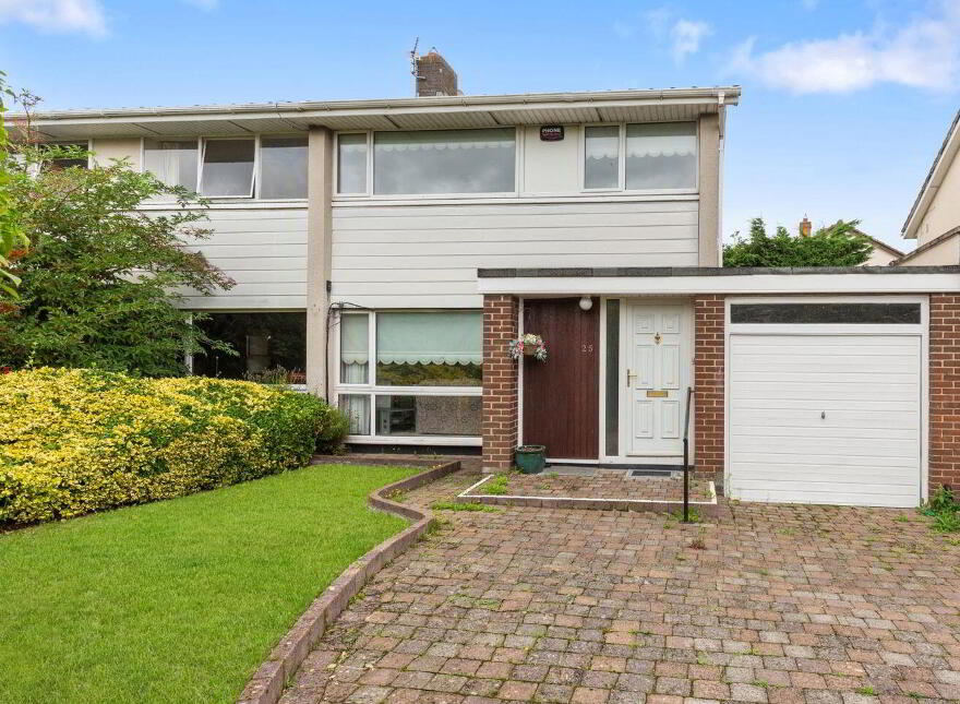 25 Cabinteely Avenue, Cabinteely, Cabinteely, D18WY60 photo