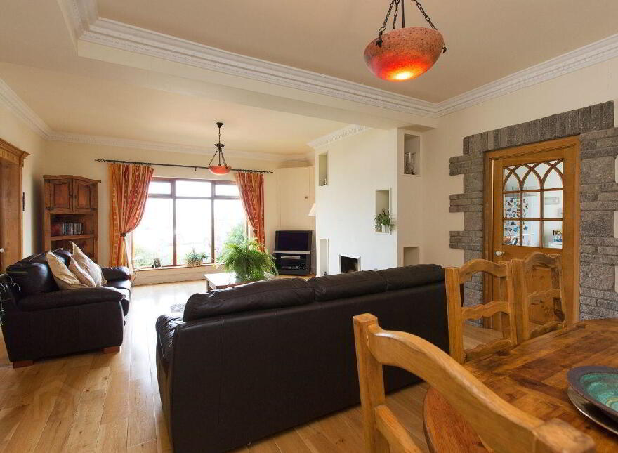 Small Oaks, 6 Rathmichael Haven, Rathmichael, D18A702