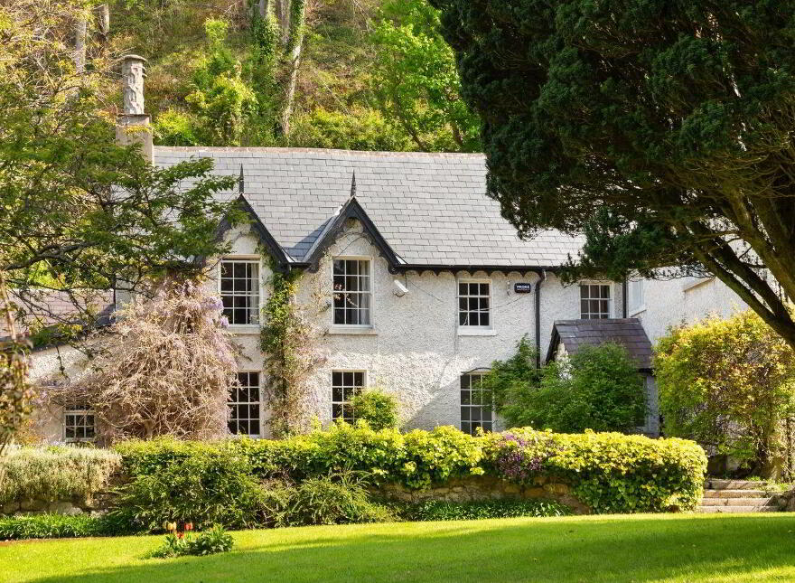 Glenbrook House, And Mews, Enniskerry, A98N265