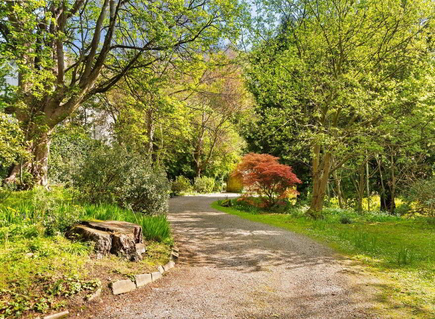 Glenbrook House, And Mews, Enniskerry, A98N265