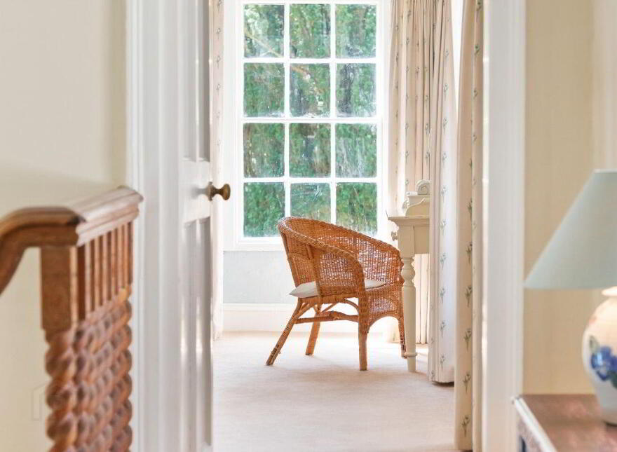 Glenbrook House, And Mews, Enniskerry, A98N265
