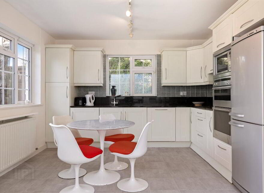 4 Ailesbury Gardens, Ballsbridge, Ballsbridge, D04P5C2