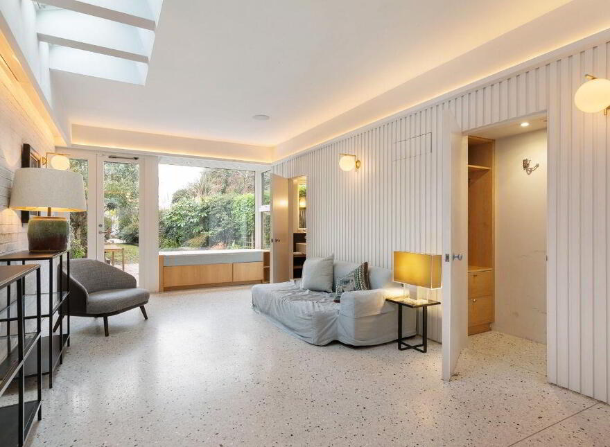 30 Oaklands Park, Sandymount, Sandymount, D04E951