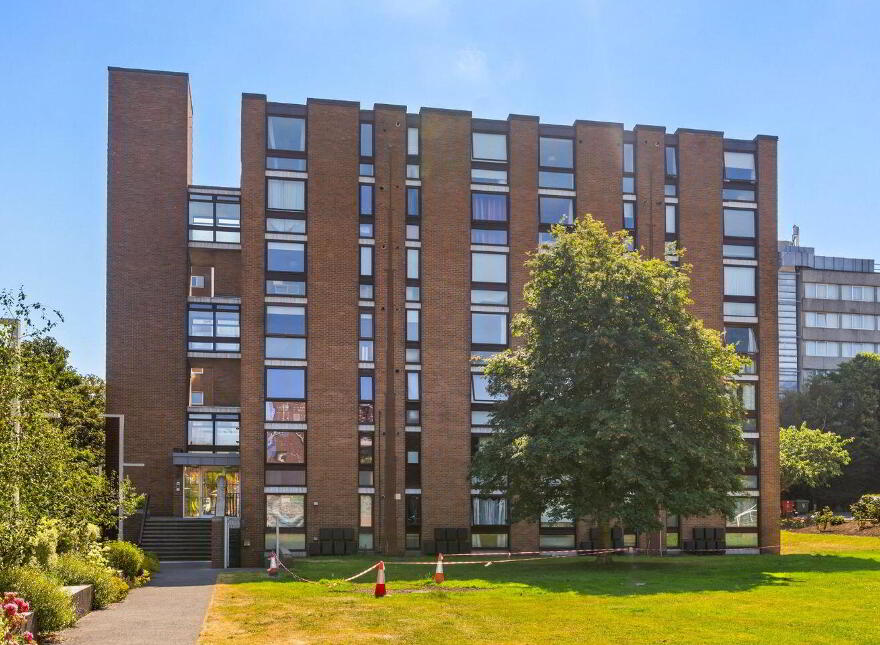 54 Rowan House, Mespil Estate, Sussex Road, Dublin 4, D04CF70 photo