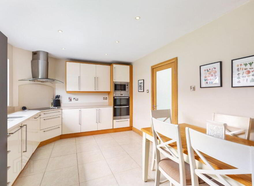 6 Bramble Glade, Ashford, A67K735
