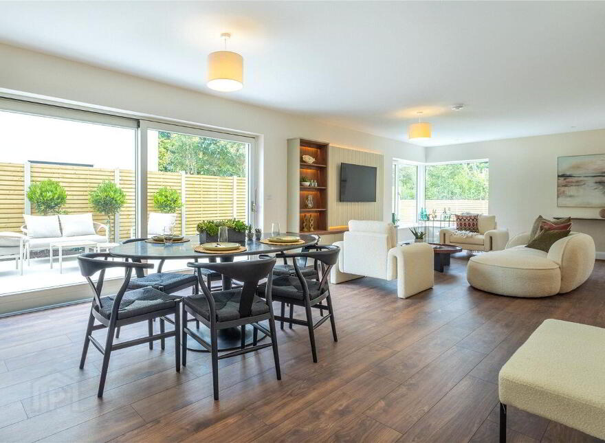 4 Chestnut Grove, Sea Road, Kilcoole