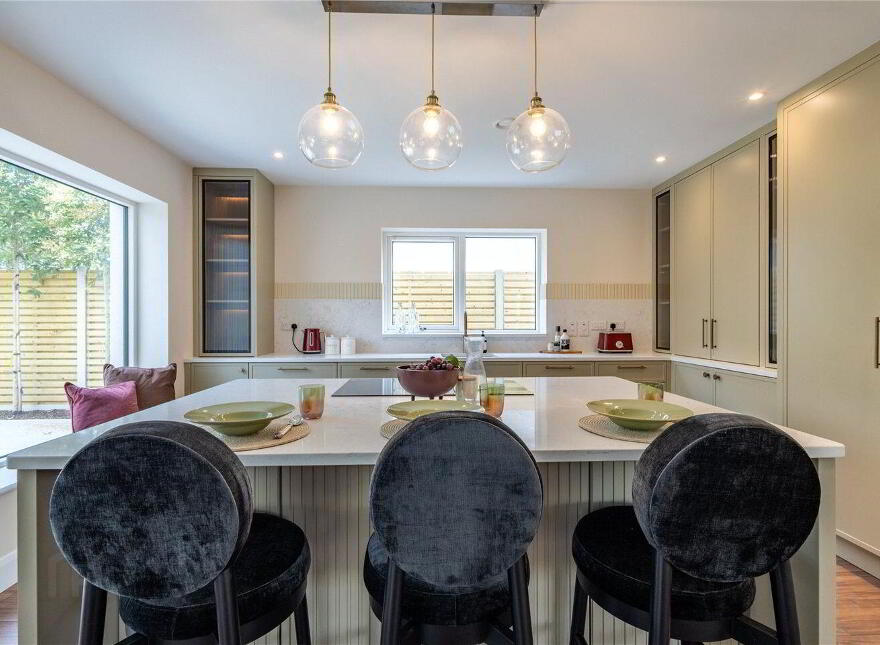 4 Chestnut Grove, Sea Road, Kilcoole