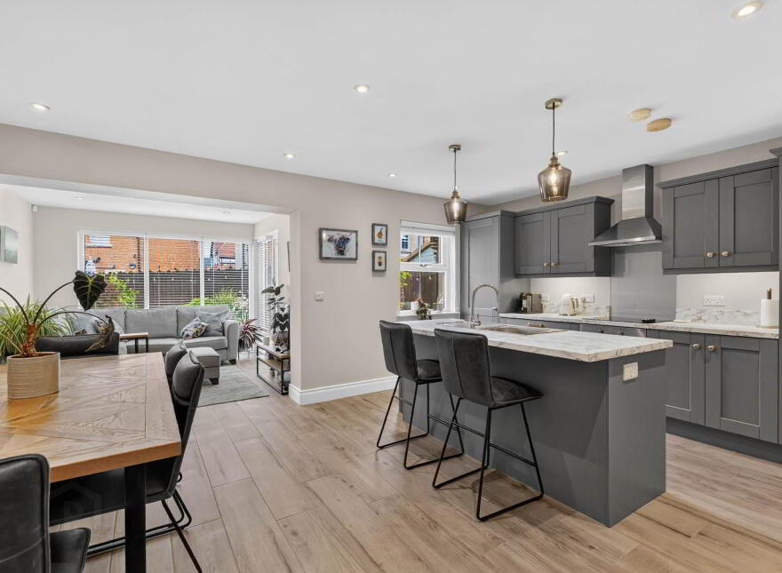 5 Ballantine Square, Lisburn, BT27 5FU
