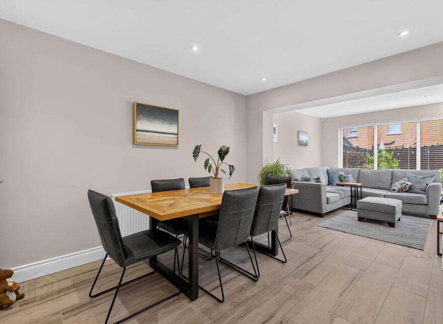 5 Ballantine Square, Lisburn, BT27 5FU