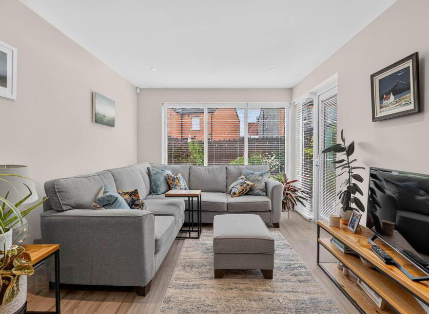 5 Ballantine Square, Lisburn, BT27 5FU