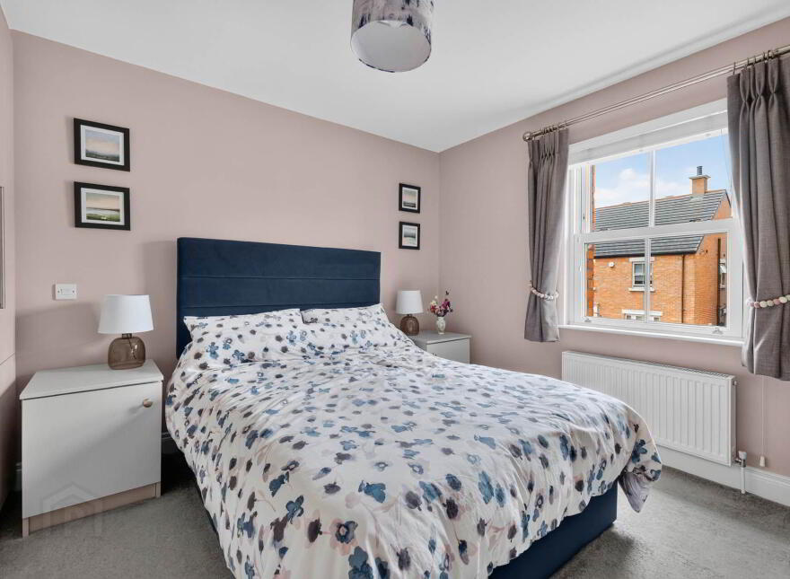 5 Ballantine Square, Lisburn, BT27 5FU