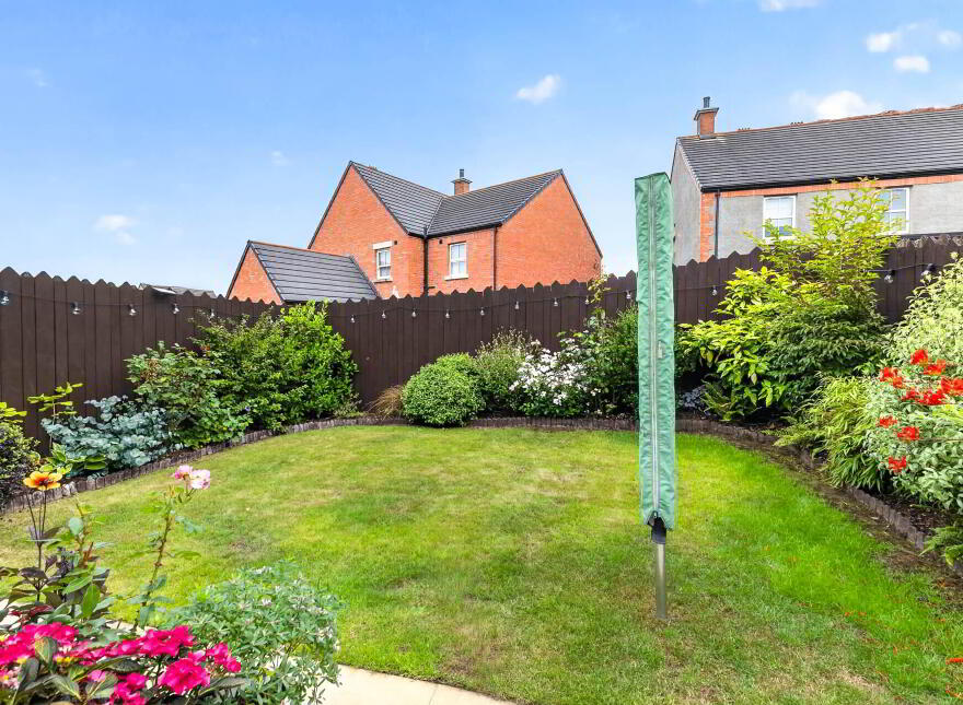 5 Ballantine Square, Lisburn, BT27 5FU