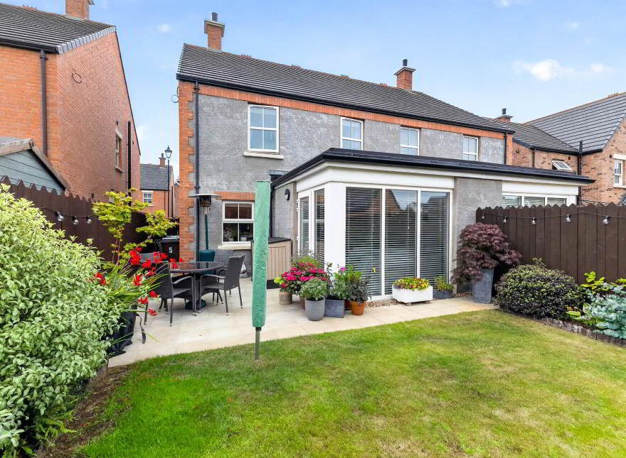 5 Ballantine Square, Lisburn, BT27 5FU