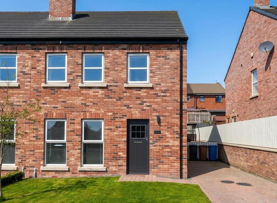 32 Millbank Grove, Ballynahinch, BT24 8WQ