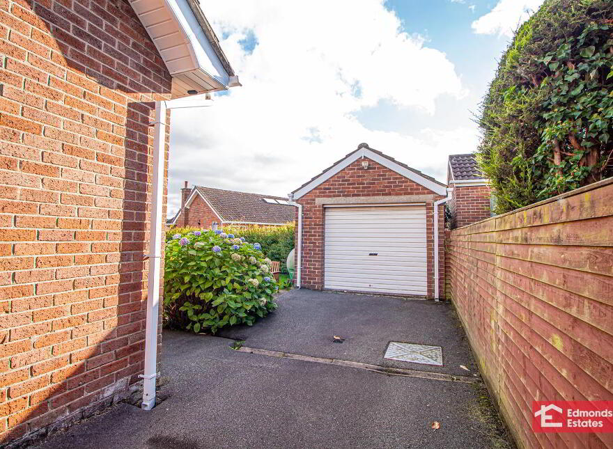 28 Woodford Park, Newtownabbey, BT36 6TJ