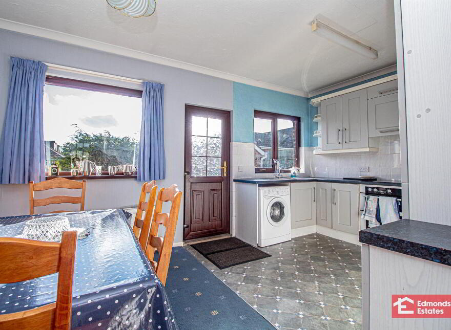 28 Woodford Park, Newtownabbey, BT36 6TJ