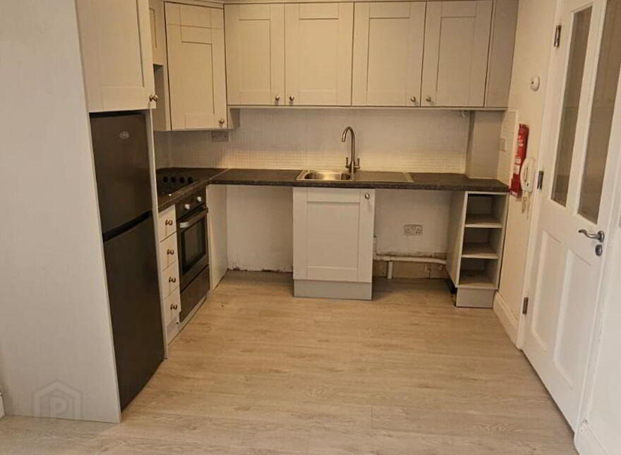 Apartment 19 The Mews The Oaks, Classes Lake, Ovens, P31D857