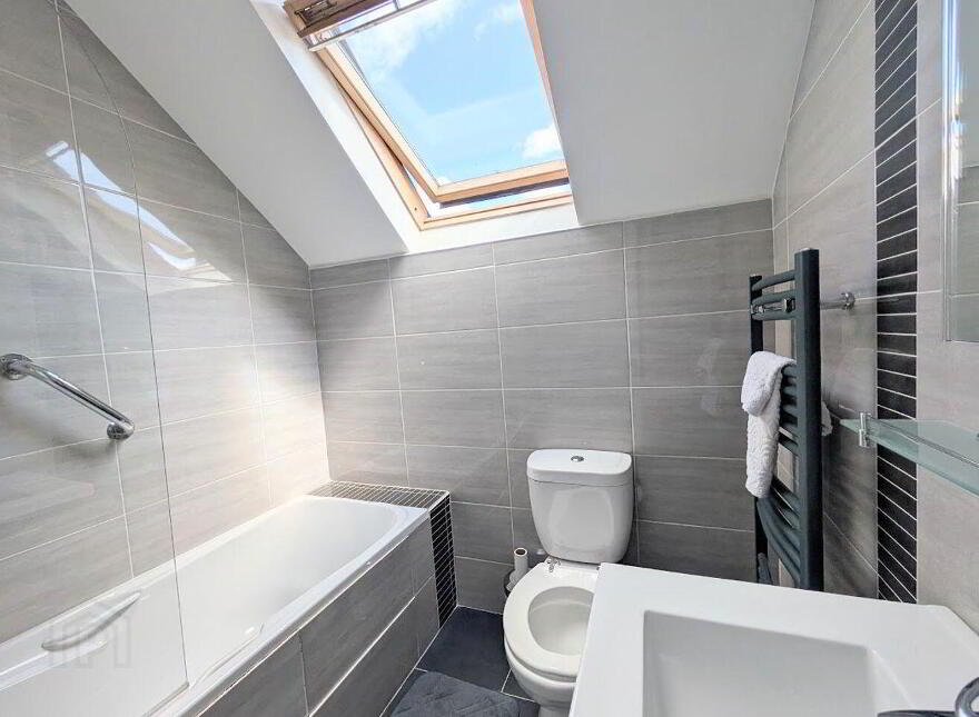 3 Coill Fuinseoige, St Conlan's Road, Nenagh, E45H966