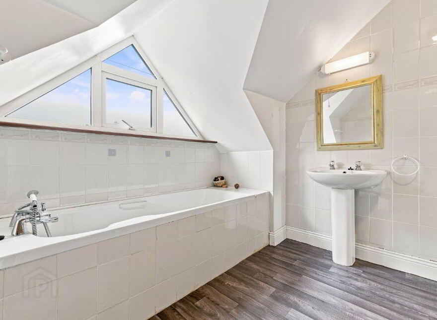 Adelaide House, Ballycrehane, Aherlow, E34HD85