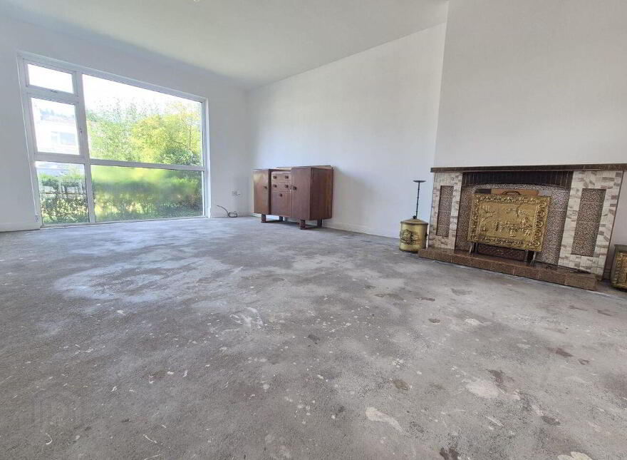Dooneen, 4 Parkview Drive, Tuam, H54KN24
