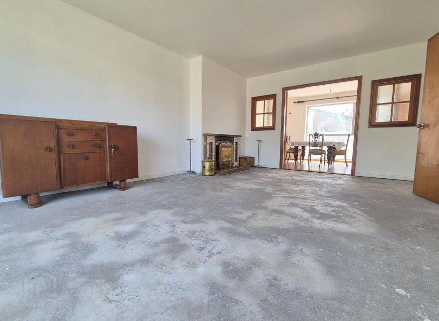 Dooneen, 4 Parkview Drive, Tuam, H54KN24