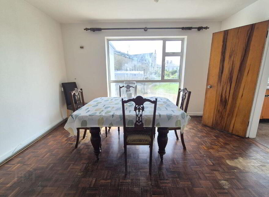 Dooneen, 4 Parkview Drive, Tuam, H54KN24