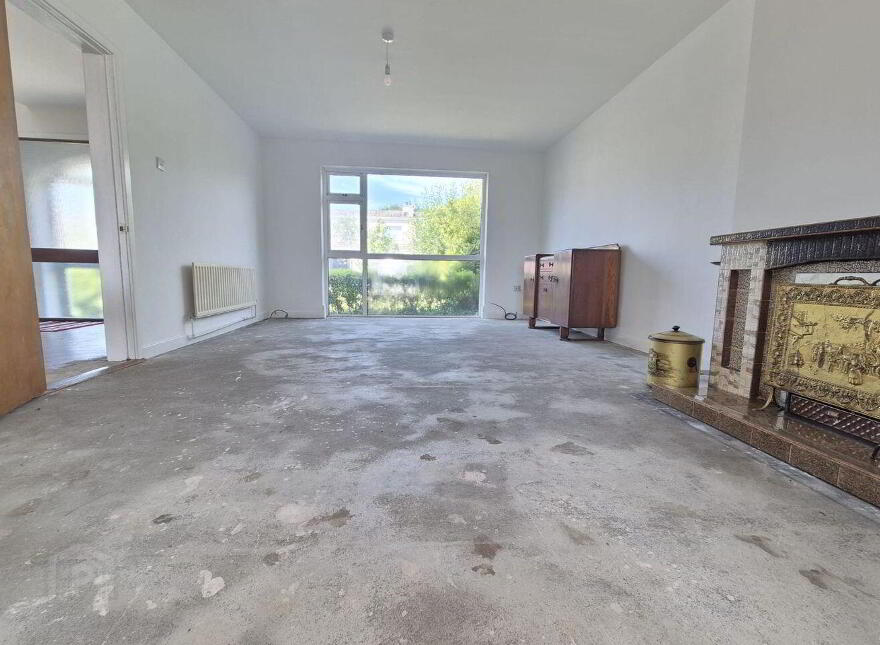 Dooneen, 4 Parkview Drive, Tuam, H54KN24