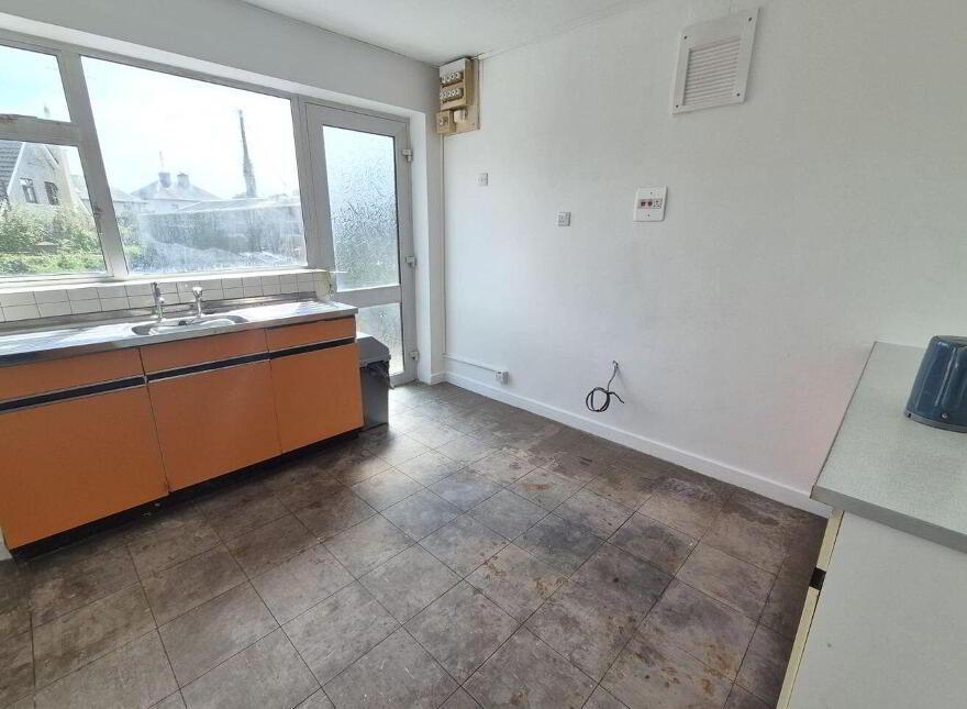 Dooneen, 4 Parkview Drive, Tuam, H54KN24