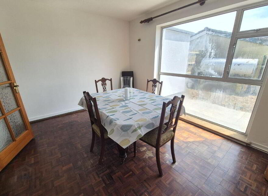 Dooneen, 4 Parkview Drive, Tuam, H54KN24