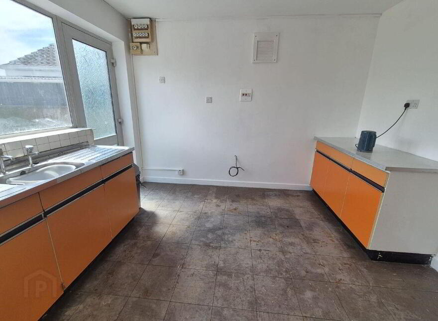 Dooneen, 4 Parkview Drive, Tuam, H54KN24