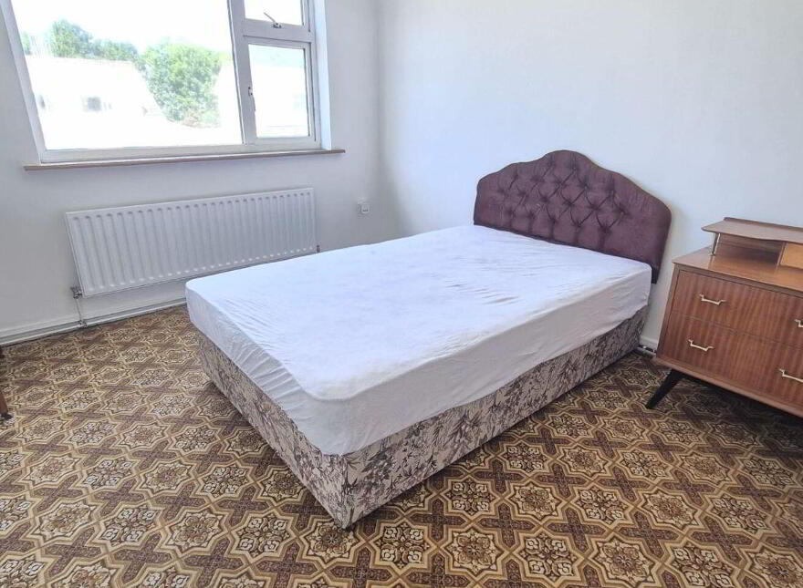 Dooneen, 4 Parkview Drive, Tuam, H54KN24