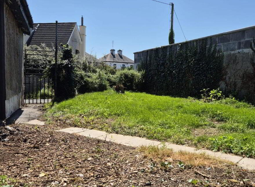 Dooneen, 4 Parkview Drive, Tuam, H54KN24
